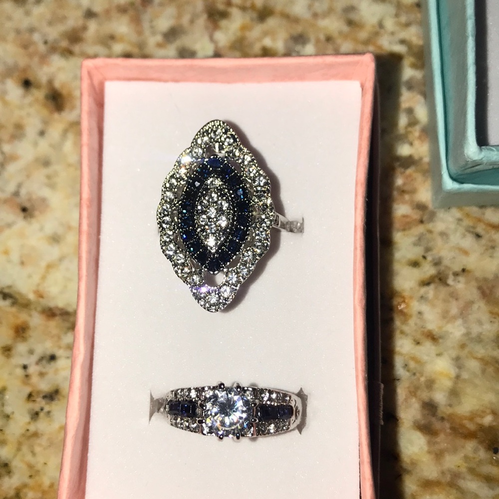 NWT Beautiful set of sterling silver rings
